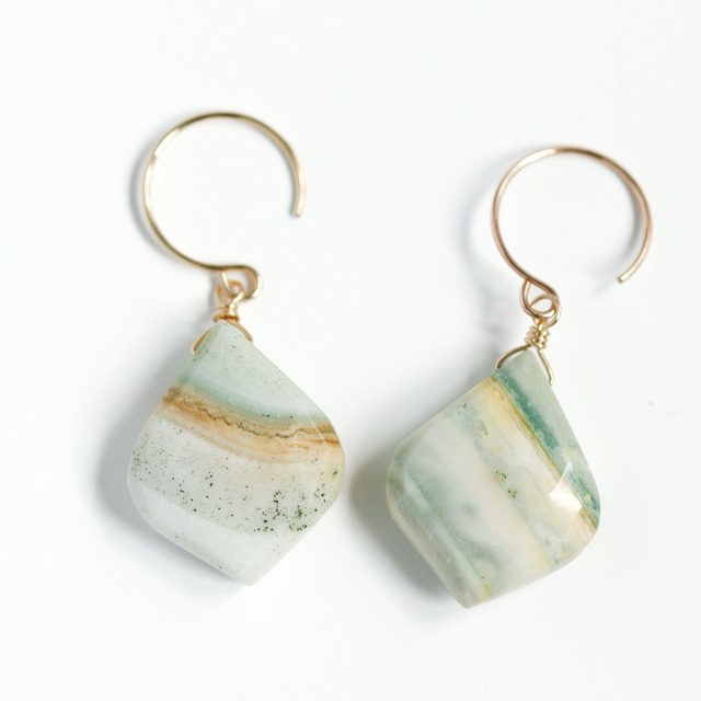 14kgf｜ナチュラルな色に惹かれて｜オパールのシンプルピアス