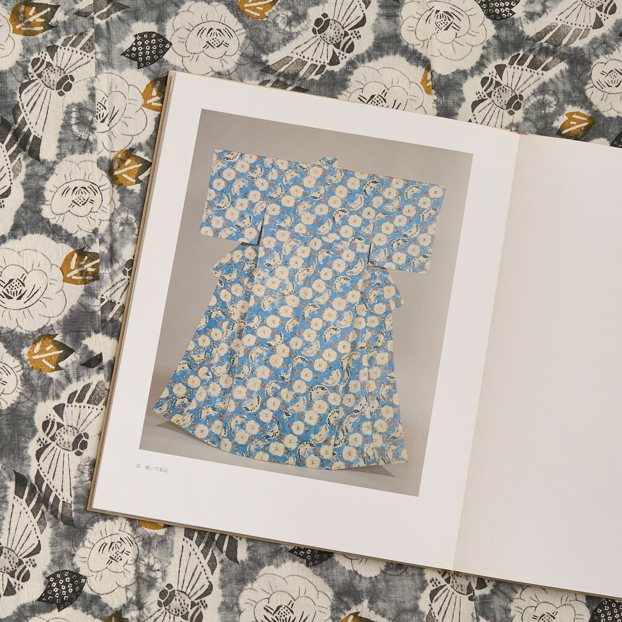 古沢万千子図案 「蝶と芍薬紋」 型絵染小紋 紬袷着物【中古】 | かわの屋