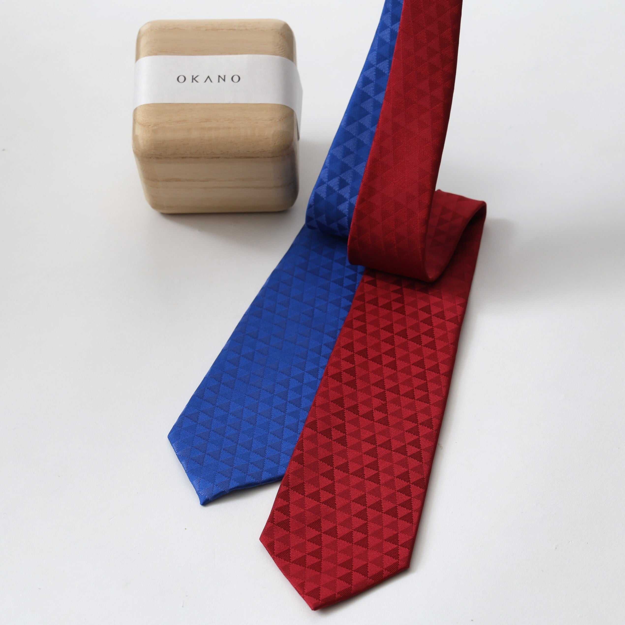 ネクタイ「衿結」五徳シリーズ 仁【青龍】：皆紅色 | OKANO博多きもの