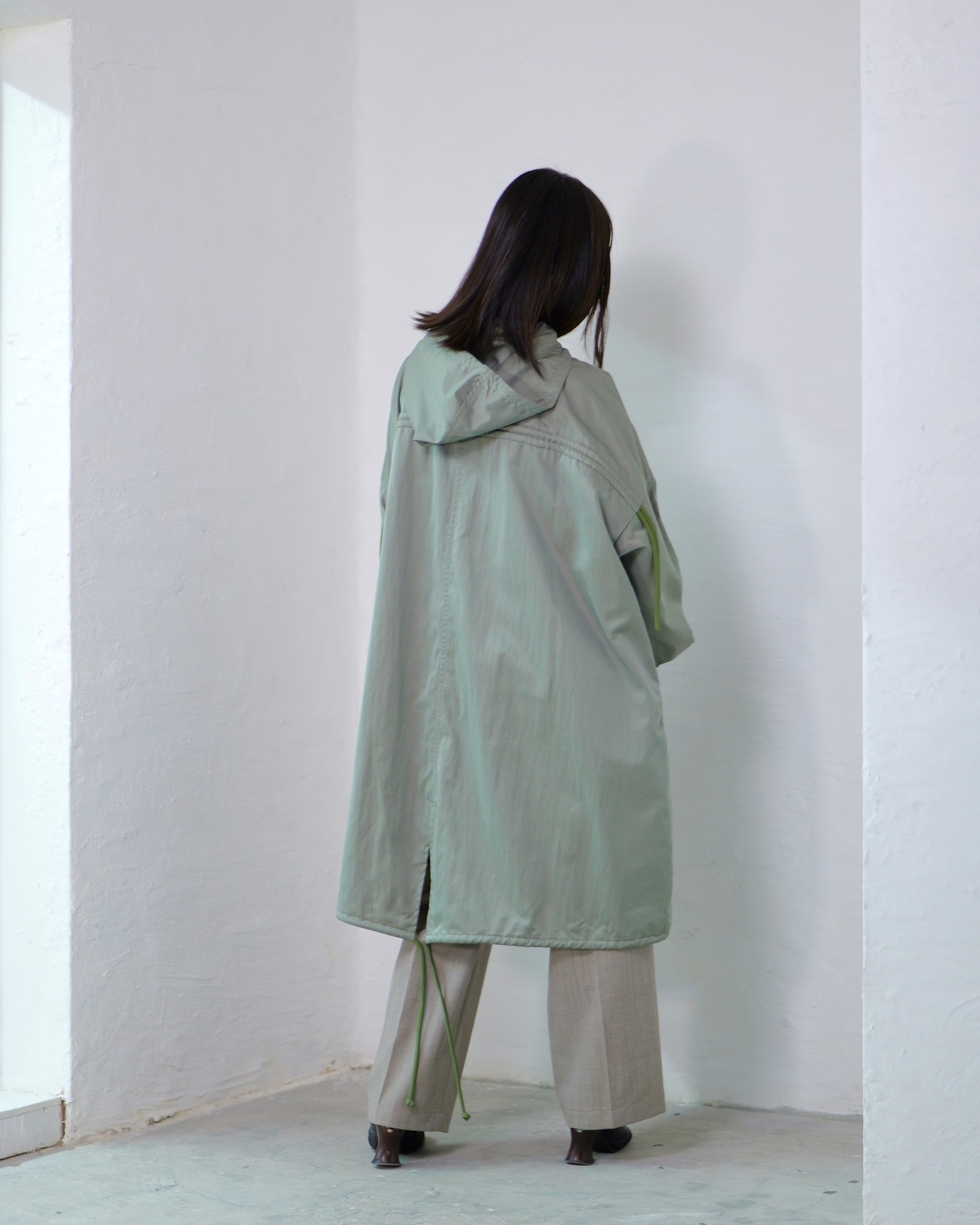 to-te - Drawstring Square Coat ：Slate Green｜撥水素材／微光沢／ドローストリング／スクエアコート