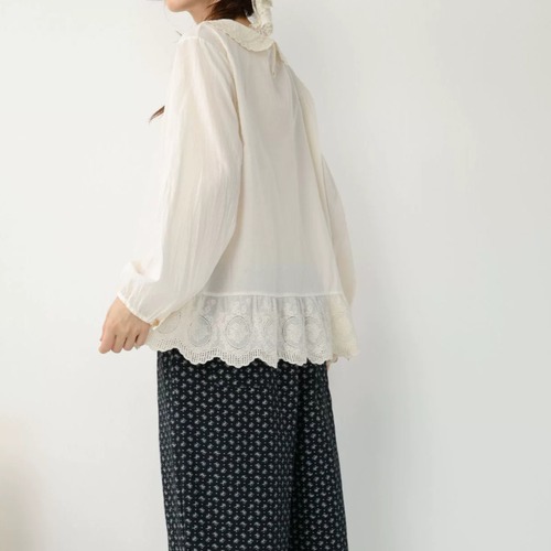 2色/裾カットワーク刺繍ブラウス ・12559