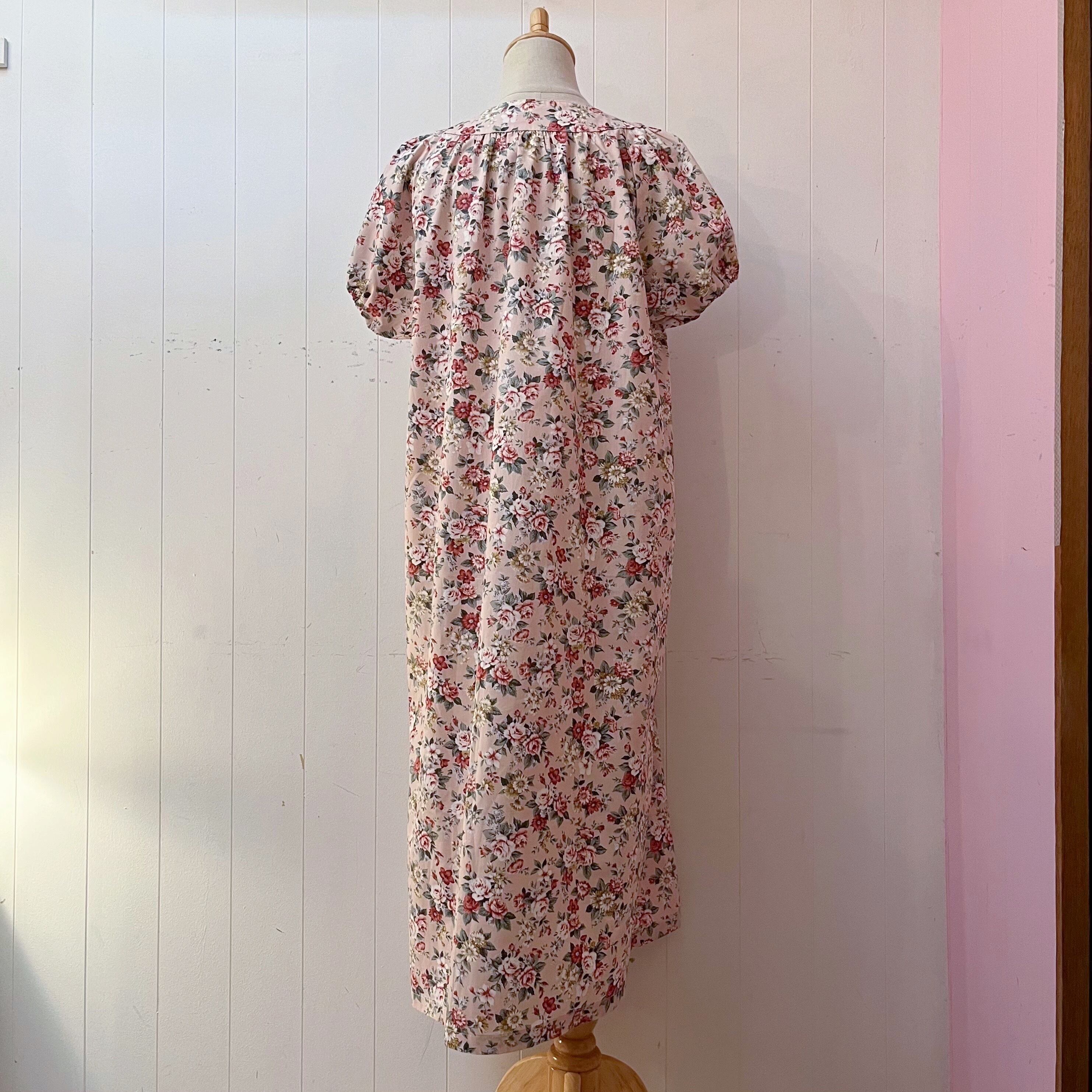 dahlia and rose gather sleeve one-piece