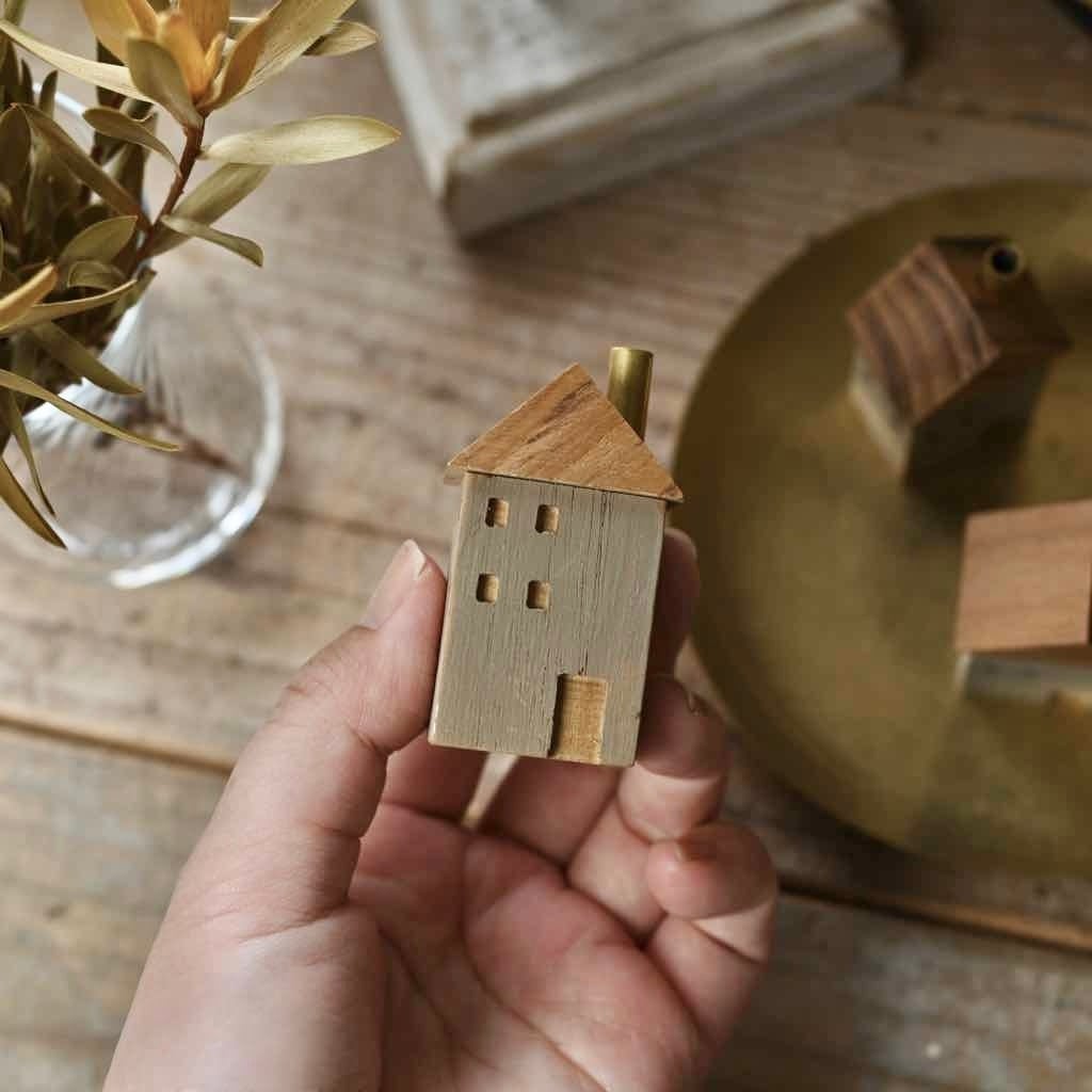 【 新色 】ちいさな家のオブジェ Flower house with chimney C(ベージュ)|木製 インテリア 雑貨