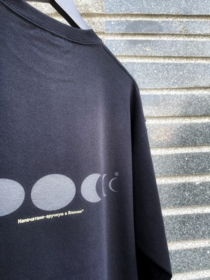 MAGNUM WEIGHT OVERSIZED GRAPHIC LONG-SLEEVE TEE  " Black Moon "