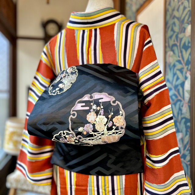 雪輪＊刺繍 梅 桜 菊 花 黒繻子 アンティーク名古屋帯 A582 | kimono tento