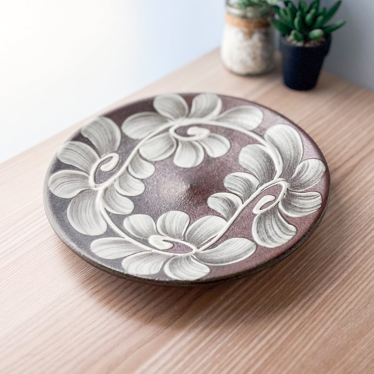 【仲間陶房】やちむん/仲間功/エレガントな筆描き【(1)7寸プレート:イッチン】工房直送!!