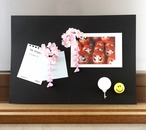 桜のマグネット「雫」触れて楽しむ