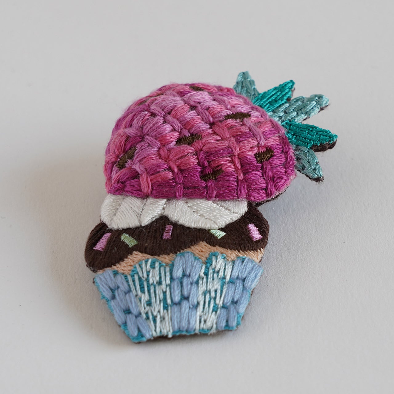 専用)❁hAnafany❁ 立体刺繍 ブローチ 専用)❁hAnafany❁ 立体刺繍