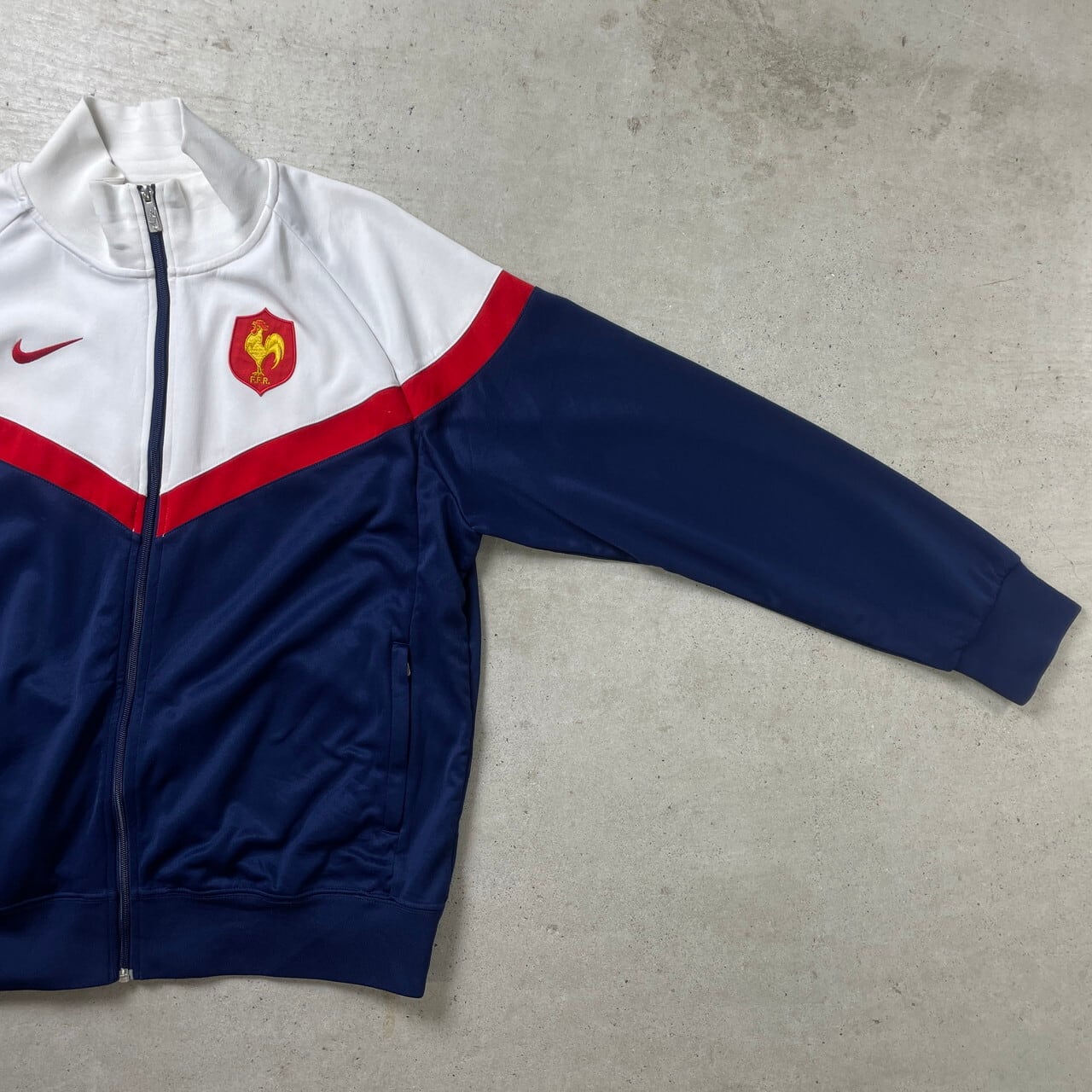 NIKE トラックジャケット　ファスナーチャーム　ロゴ　ジャージ　ラグラン THISIS ジャージ ラグラン メンズライク トラックジャケット