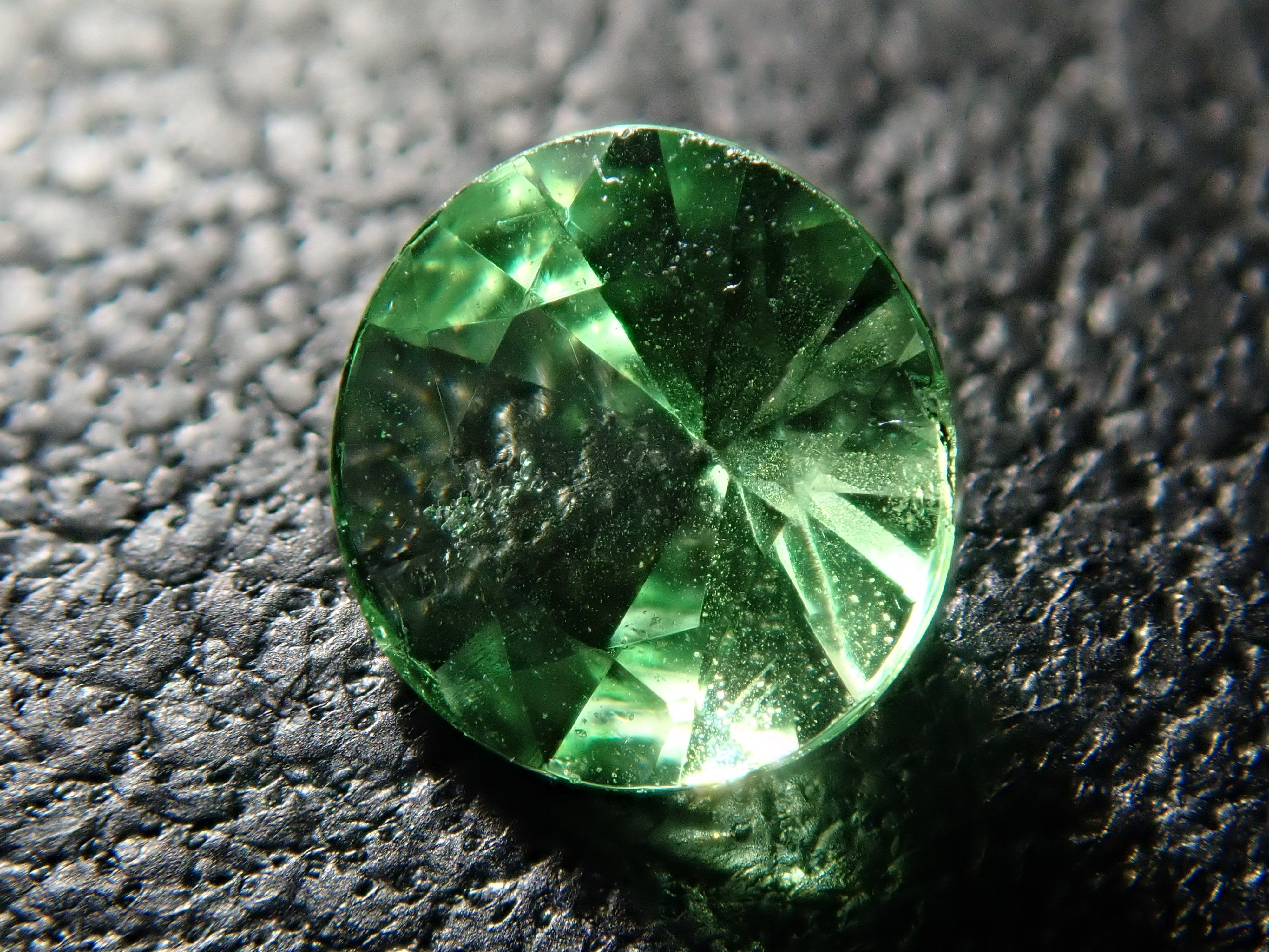 ケニア産ミントガーネット 0.258ct | Gem Shop Urcaguary