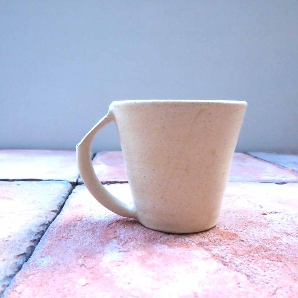 岩田圭介（陶）灰マグ （写真中央） | Galeria Mamica shop