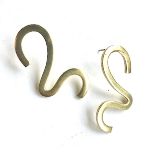 S shape pierced earrings B-003