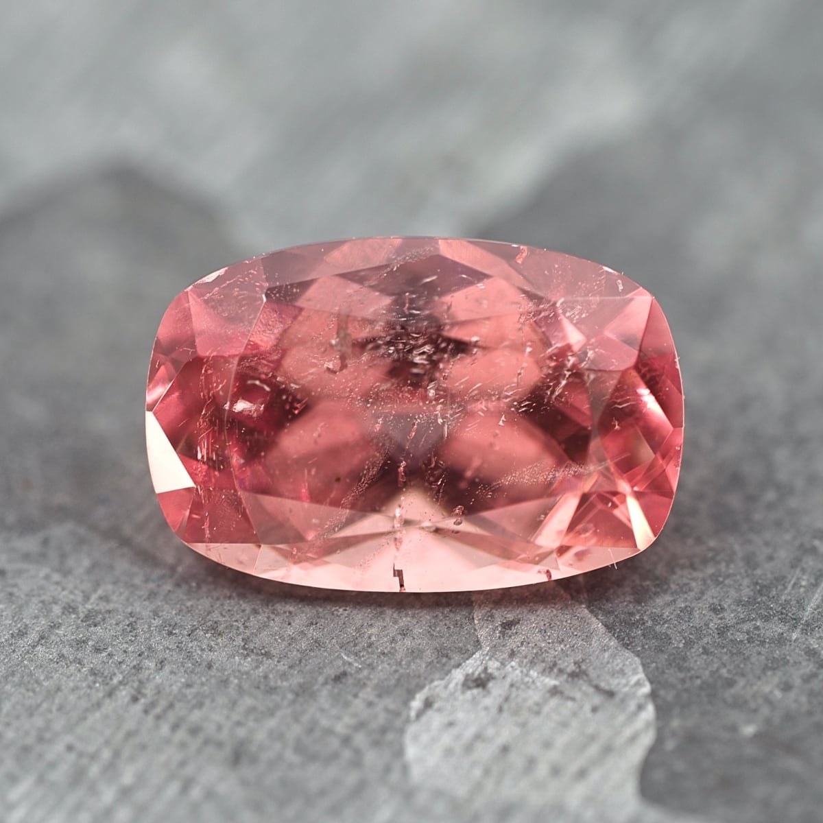 ラベンダーゾイサイト 0.19ct ラウンド | One Loose