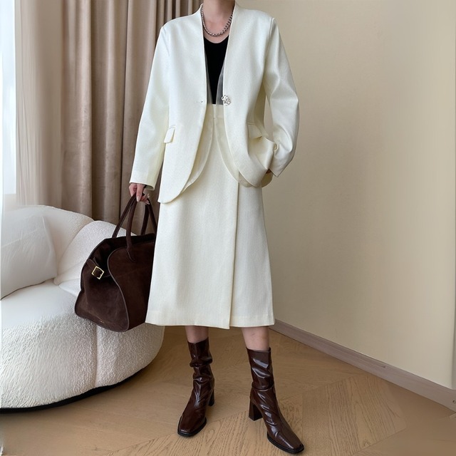 ノーカラージャケットとラップ風Aラインスカート ◆3color　204436