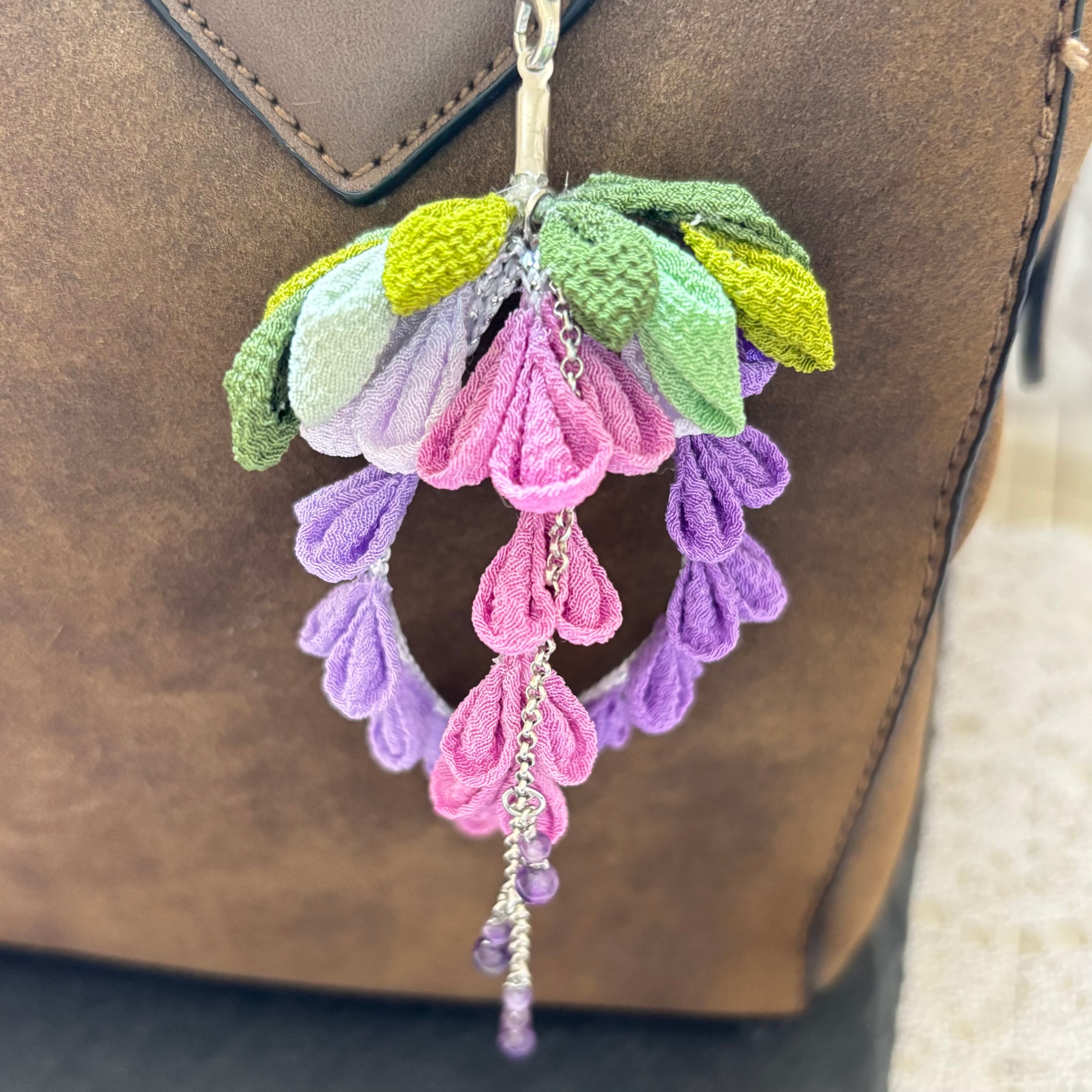 藤の花のキーホルダー バッグチャーム 推し活 漫画 天然石 アメジスト