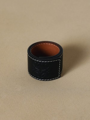 LOEWE ロエベ アナグラム レザー ブラック スラップブレスレット