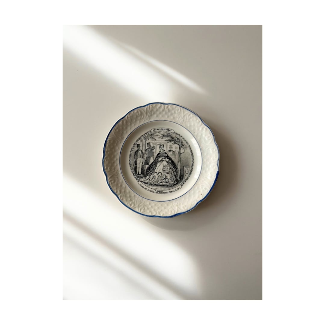 Clairefontaine クレールフォンテーヌ / "Les Petites Dames" 美しいレリーフプレート d