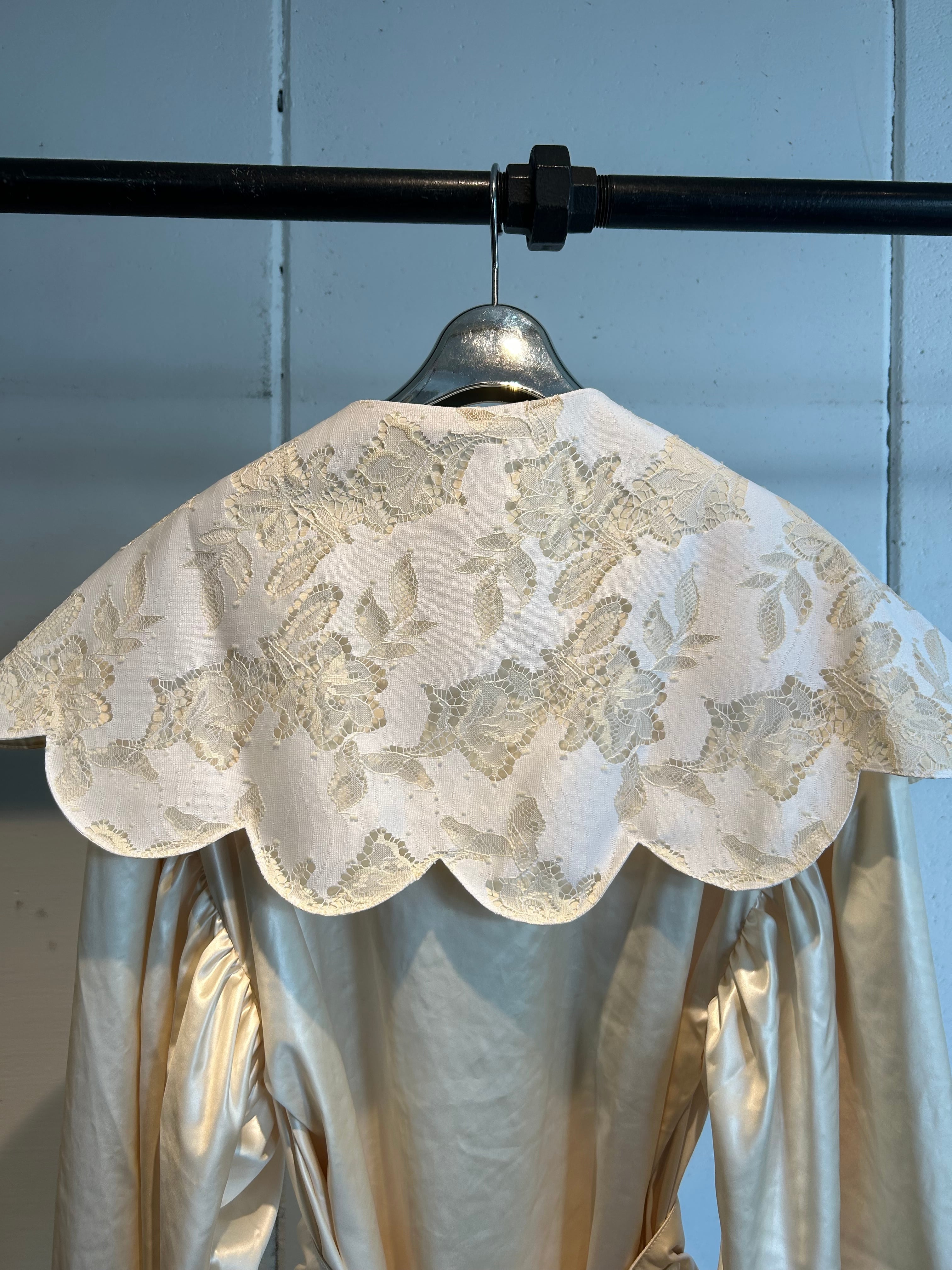 DECOdepuis1985 lace collar belt shirts | AAR