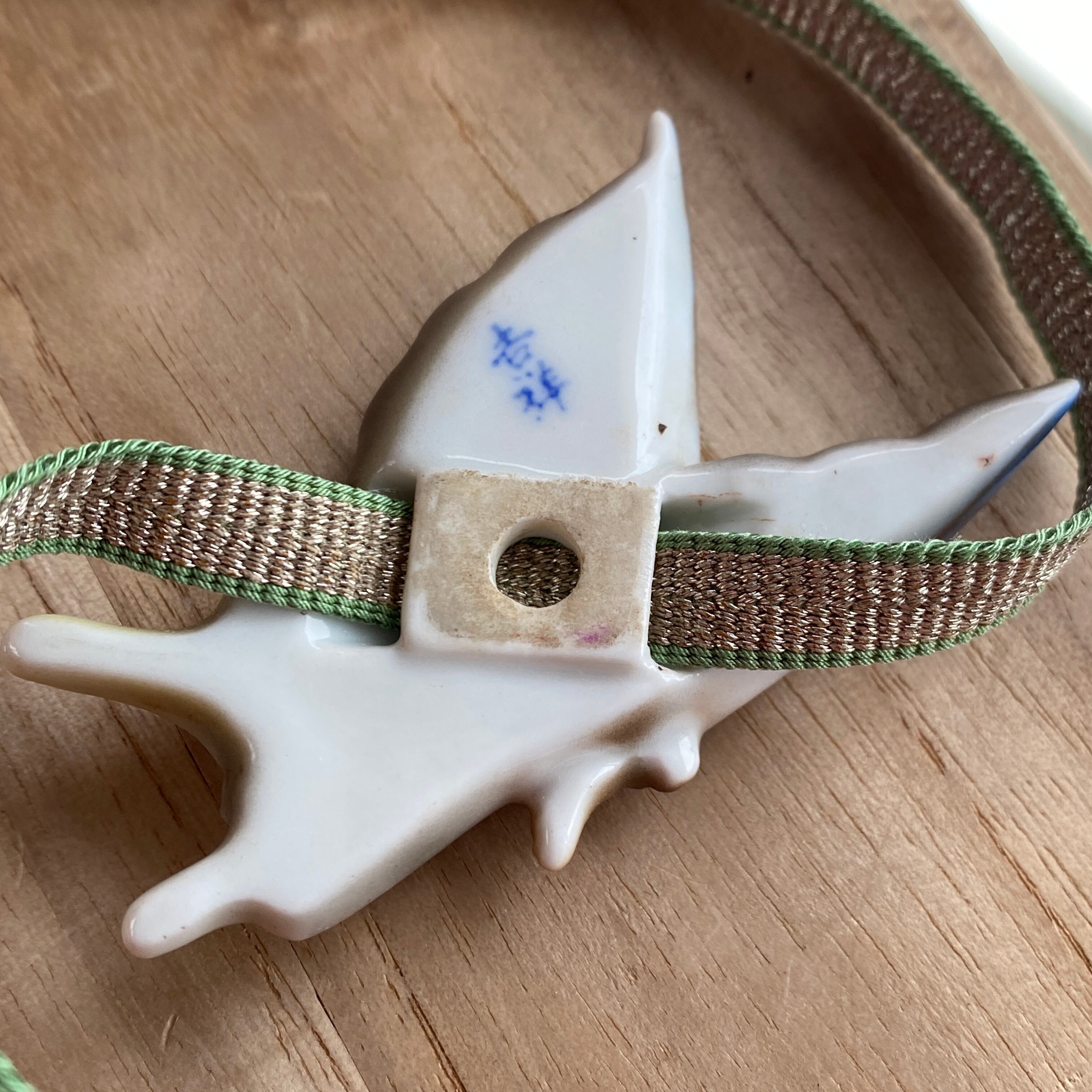 アンティーク　有田磁器　蝶々の帯留め