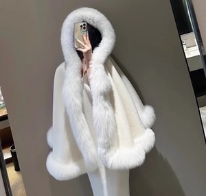 レディース コート 着る毛布 ダウン 上着 ポンチョ ボアコート ムートンコート ボアジャケット 萌袖 フリル袖 バルーン袖 フレア Aライン フェミニン 異国風 コンサバ かわいい 大人可愛い エスニック 主役級 存在感 ラブリー キュート ゴシック ロリータ プリンセス ラグジュアリー ロマンティック 冬 結婚式 花嫁 ママ マタニティ デート お出かけ お泊まり パーティー リゾート 女子会 休日 ホテル 双子 韓国 オルチャン コーデ 暖かい 防寒 モテ インスタ映え ゆったり ホワイト