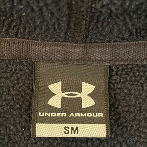 【UNDERARMOUR】ジップアップ パーカー ポリエステル ブランドロゴ  SM アンダーアーマー US古着