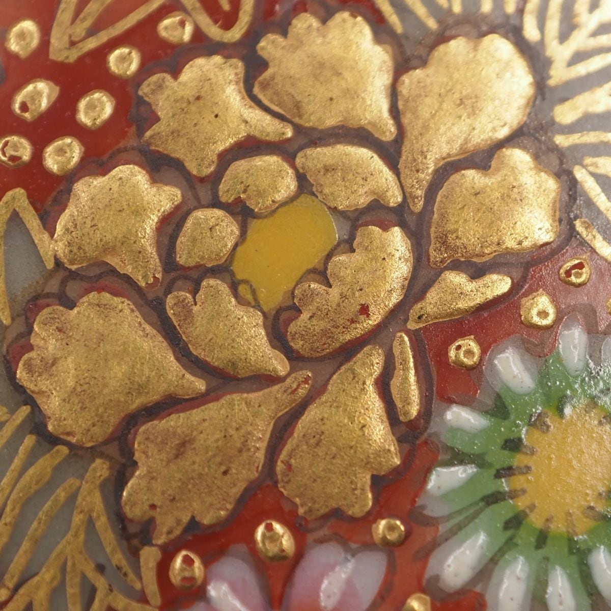 G757 九谷焼 帯留め 金彩蒔絵 花柄 和装小物 陶器 | 9/19〜23発送休み