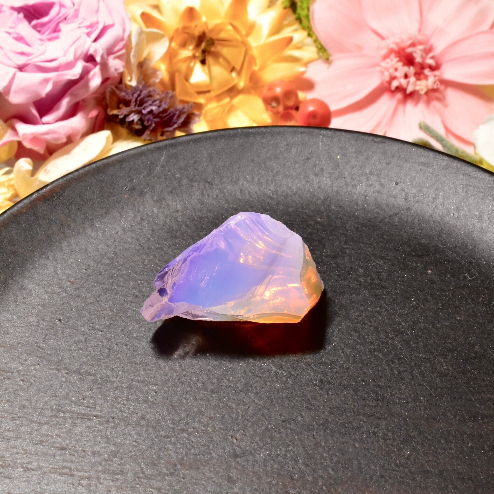 インドネシア産アンダラクリスタル原石 ミルキーピンクB