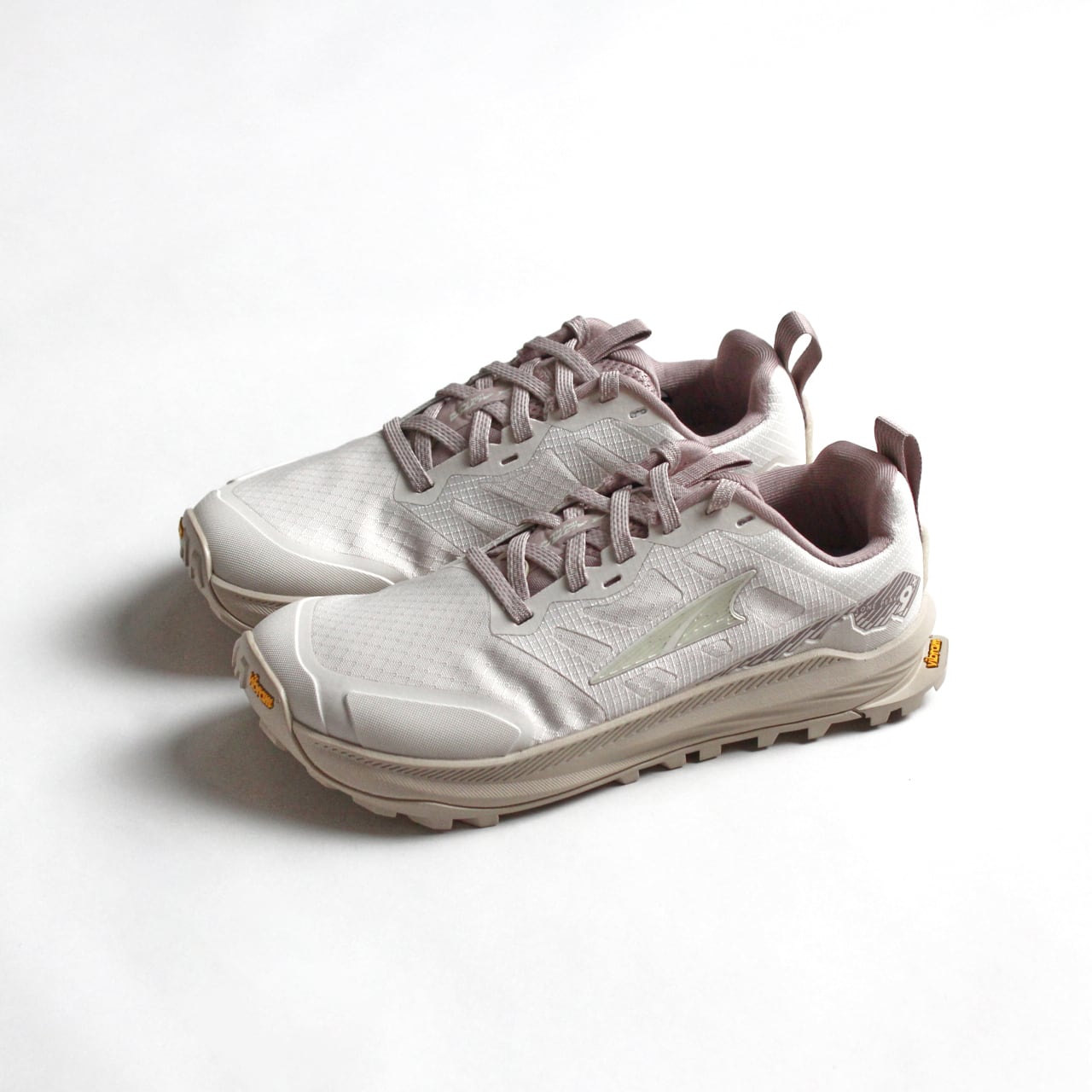 ALTRA(アルトラ)W LONE PEAK 9+(ローンピーク 9+)-PERFECTLY PALE/PEARL ウィメンズトレイルランニング シューズ