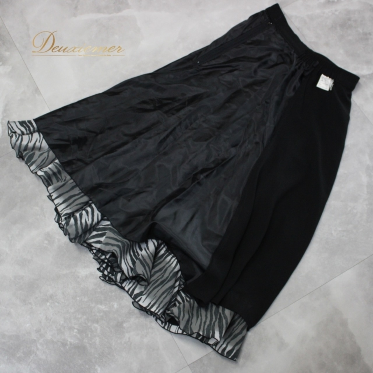 社交ダンス 衣装 スタンダード スカート レッスンウェア 女性用 オールシーズン COPIA ブラック系 白 黒 ホワイト系 練習着 上品 気品 スカート丈約71cm ウエスト約29cm~ ポリエステル 伸縮性あり ファスナー仕様 大人用 ダンス衣装 上品着こなし シンプルデザイン 脚長効果 ダンスレッスン用品 おしゃれ ストレッチ素材 柔らかい ブラック×ホワイト 柔らかい素材 動きやすい