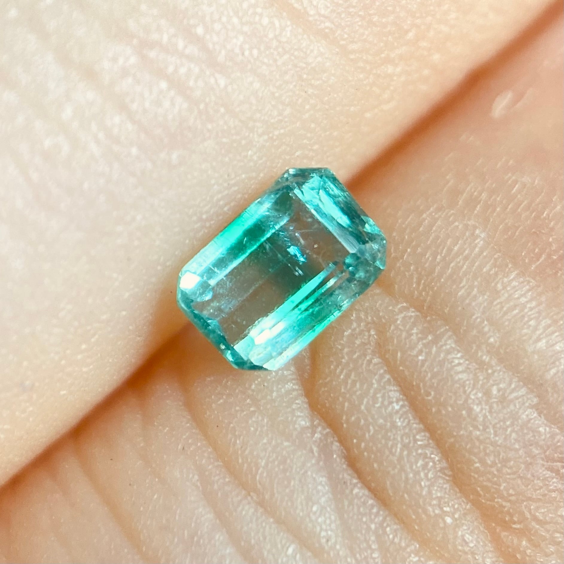 レアなバイカラーエメラルド