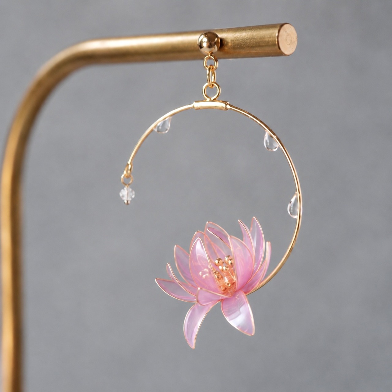 初夏を彩る睡蓮 | Lilly earrings