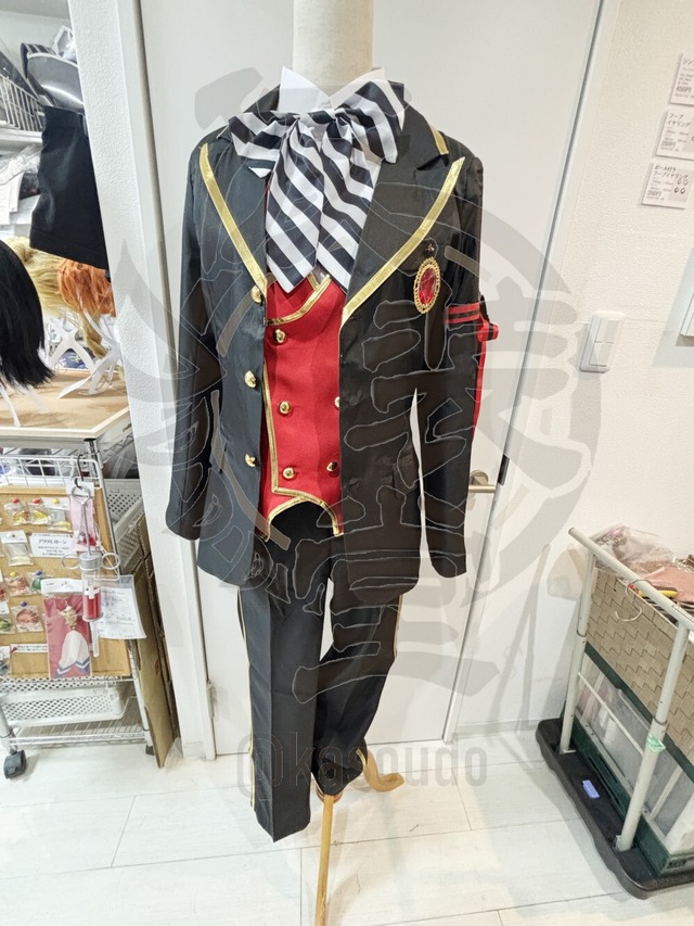 ツイステッドワンダーランド　NRC　リドル・ローズハート　制服　風衣装
