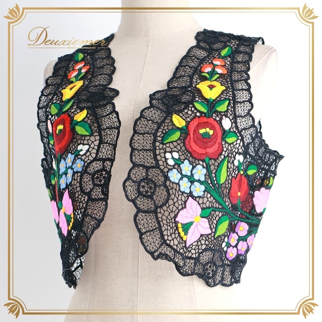 フォークダンス 衣装 ベスト ブラック系 花 刺繍 カラフル ハンガリー製 レース 華やか 黒 緑 赤 黄 青 かわいい ダンス衣装 イベント 練習 レッスン おしゃれ チロリアン グリーン系 レッド系 イエロー系 ブルー系 ピンク系 オレンジ系