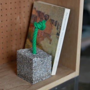 Magical Furniture なにかをとめる石