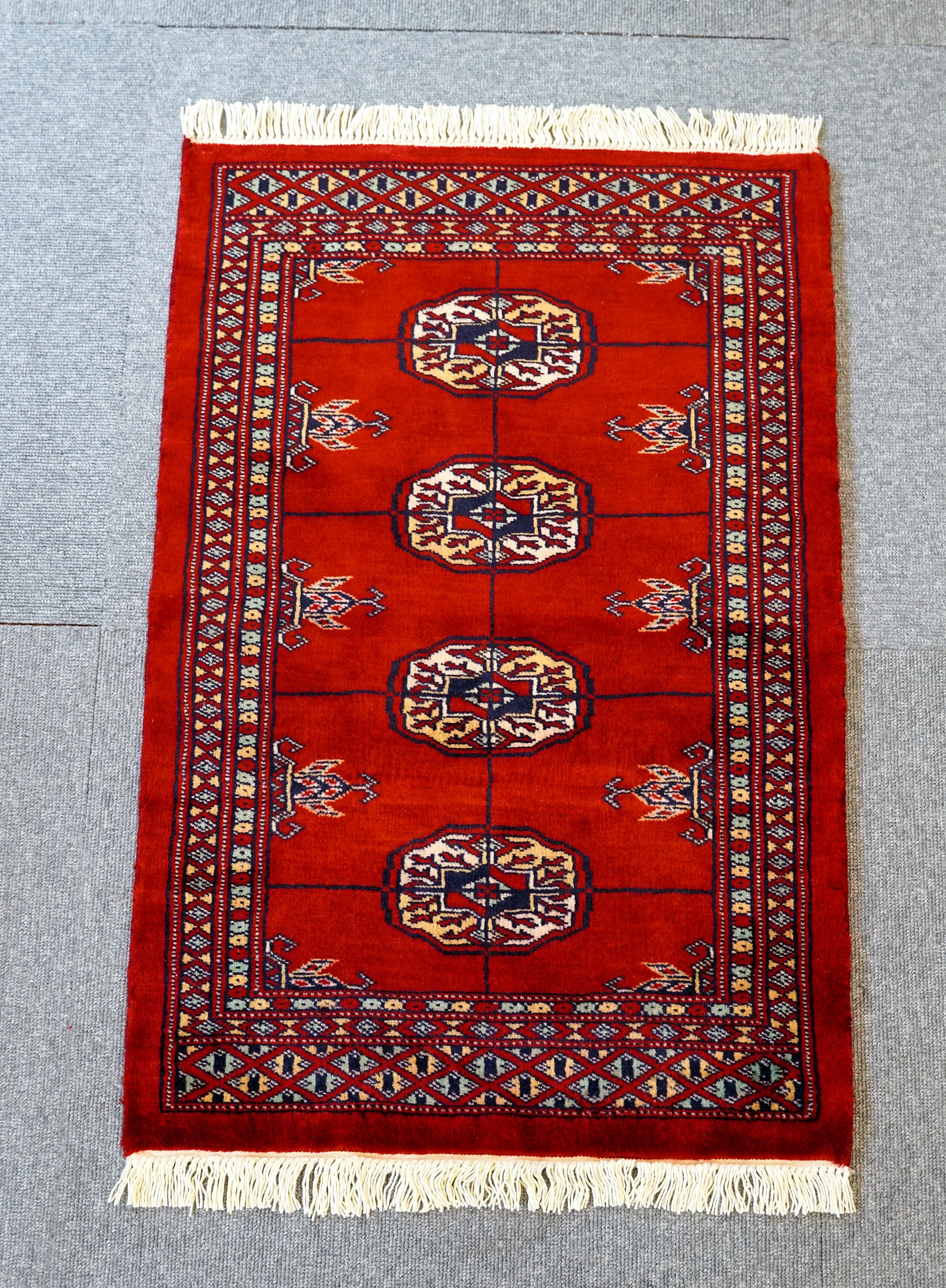 ラグ パキスタン手織り絨毯 ウール size:76×49cm