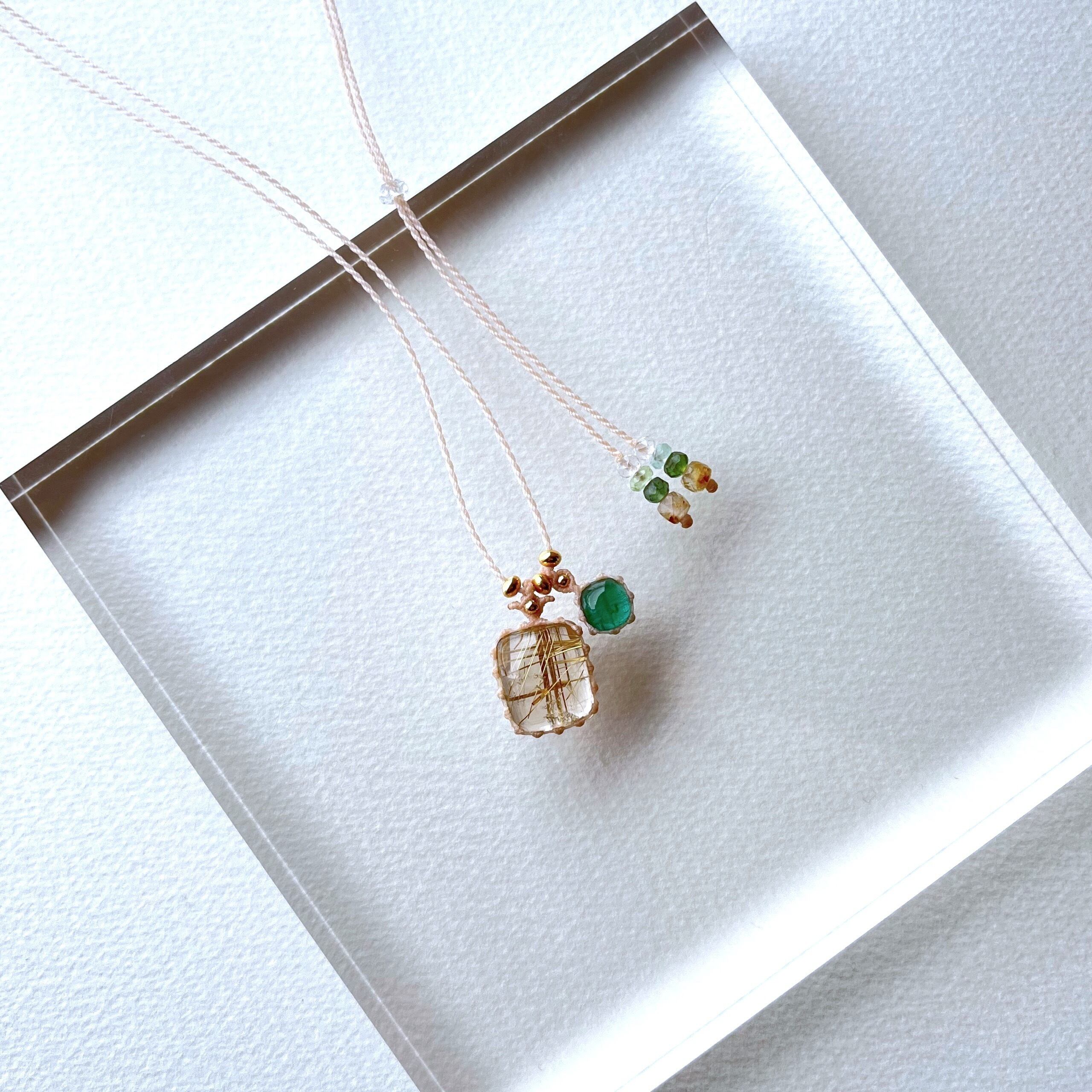 ルチルクォーツとグリーントルマリンのマクラメ編み 天然石ネックレス