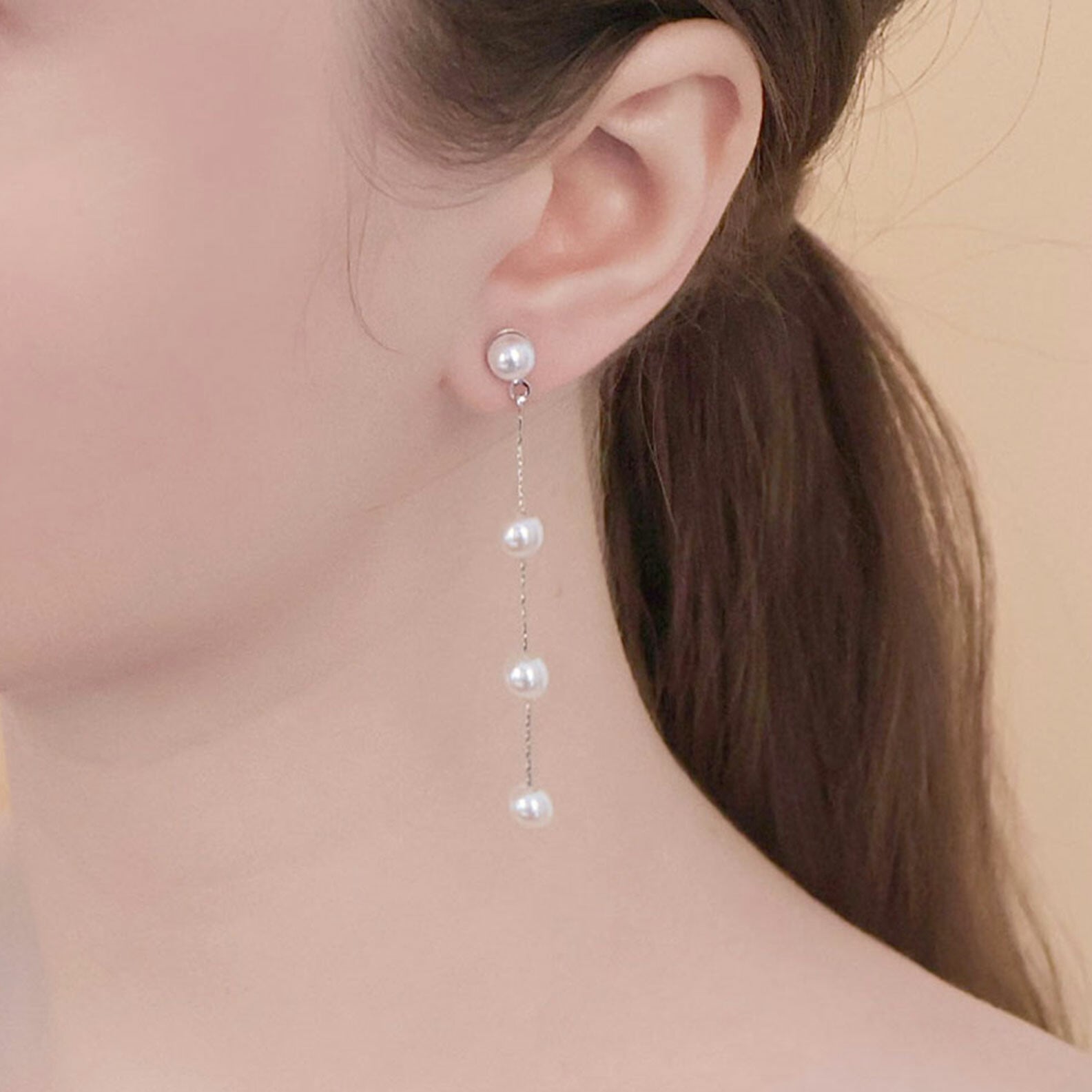 4連　パール　ドロップイヤリング　スウィング　ロングイヤリング　普段使い　パーティー　韓国製