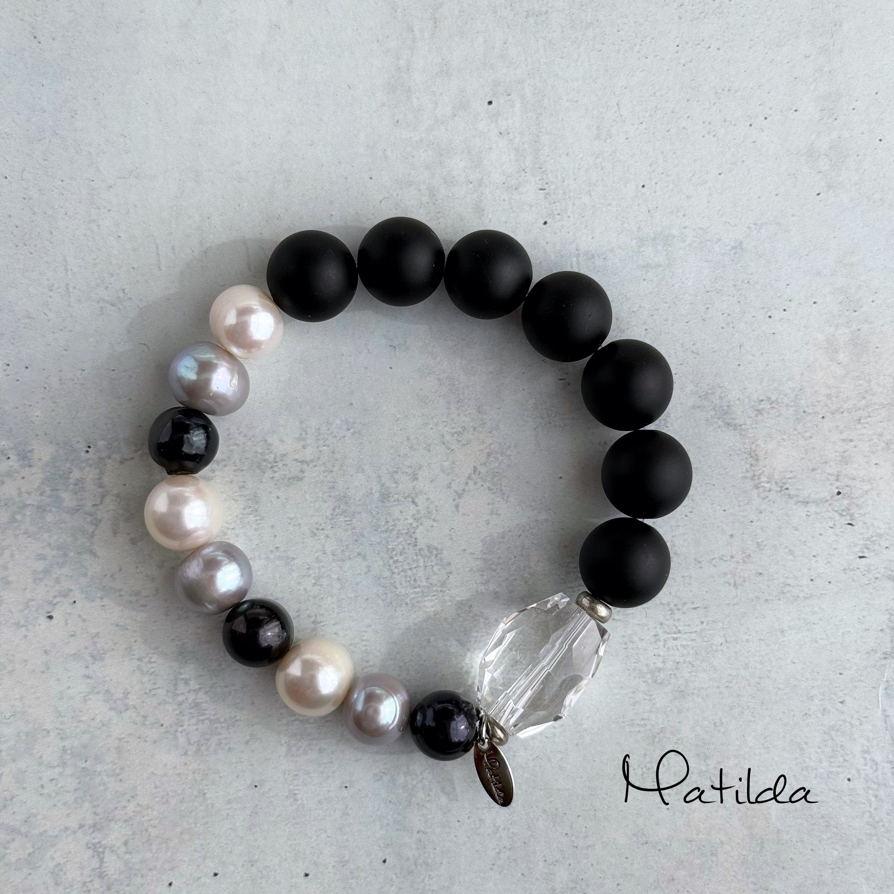 The 'Matilda' bracelet(オニキス×淡水パール×クォーツ)