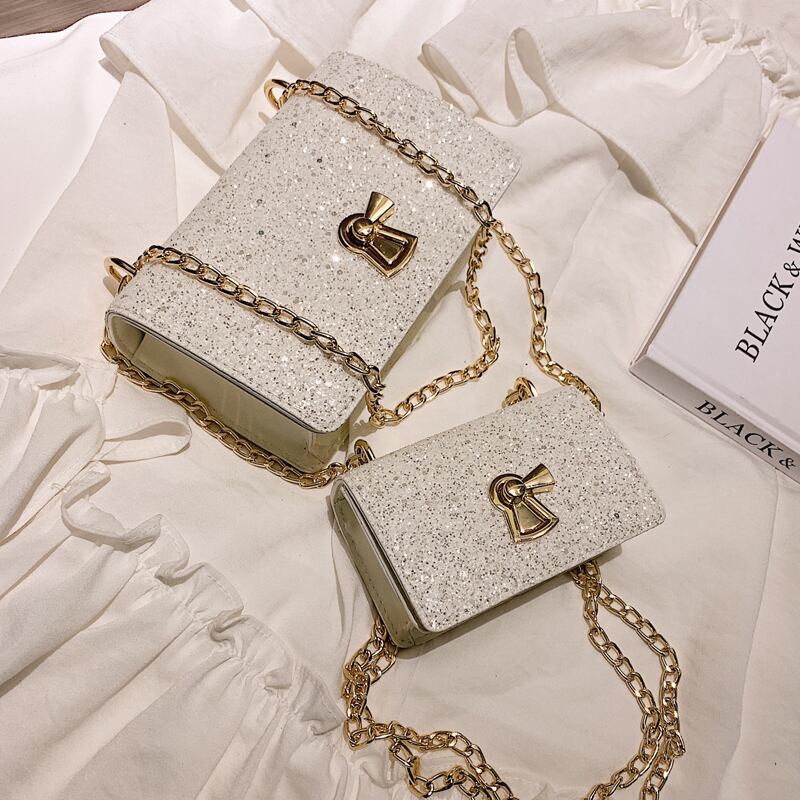 今年人気のスモールバッグメス2020春夏新トレンドバージョンのワイルドメッセンジャーバッグチェーンバッグスパンコールスモールスクエアバッグ 手作りハンドバック40418040446