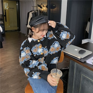 カーディガン クルーネックセーター レディース 送料無料 2色 バブルスリーブ 花柄 モコモコ 起毛 小花柄 カーディガン ジャケット レディース ファッション ボリューム袖 バルーンスリーブ パフスリーブ ゆったり 大きめ ゆる 楽ちん きれいめ シンプル かわいい 可愛い カジュアル おしゃれ お洒落 こなれ感 抜け感 上品 エレガント 春 春服 夏 夏服 デート 通学 学生 お出かけ 普段使い 着回し 重ね着 無地 単色 体型カバー ガーリー 大人女子 インスタ映え