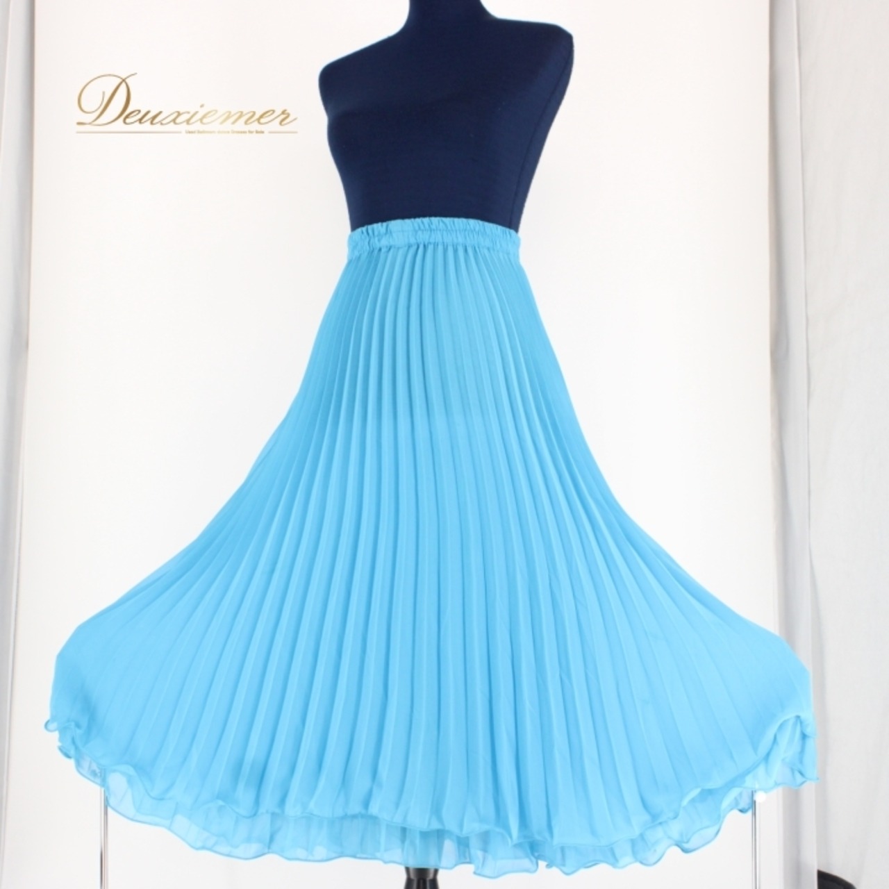 社交ダンス 衣装 スタンダード スカート レッスンウェア 女性用 レディース オールシーズン 水色 ブルー系 プリーツ 無地 シンプル 上品 清楚 デザイン 軽やか おしゃれ 体型カバー 上品さ お手入れ簡単 フィット感 レッスン着 楽器用 太もも 伸縮性