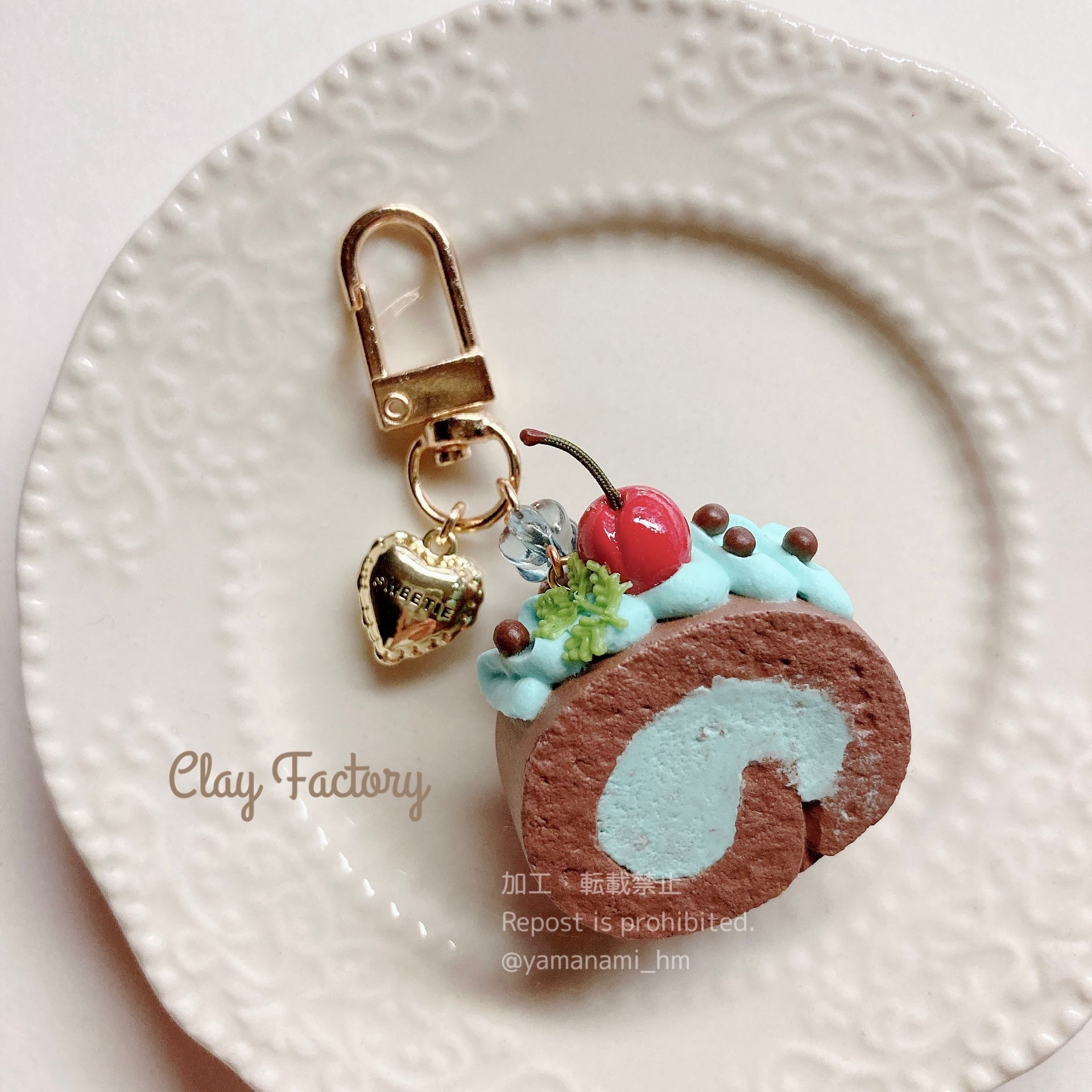 チョコミントロールケーキのキーホルダー | Clay Factory