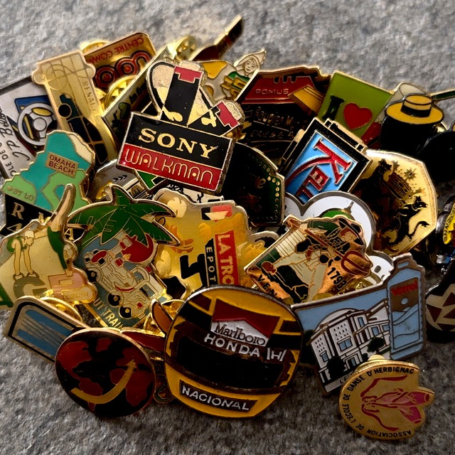 30個  フランス雑貨 ヴィンテージ  ピンバッジ ピンズ France pins  Pin badge vintage 古着 通販 リメイク ブローチ  アタッチメント付属 雑貨 2605002-2605027-4