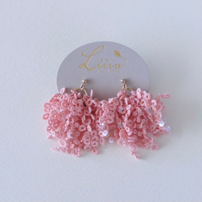 タティングレースとビーズのピアス Fluffy＜フラッフィー＞Sakura ※イヤリングに変更可