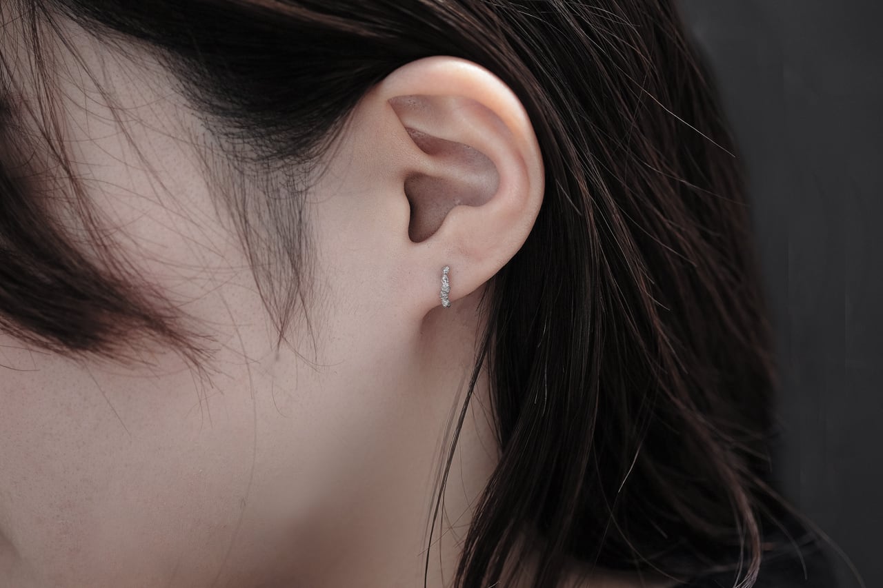 小さな連なる粒のピアス（silver） | SUNn・寸