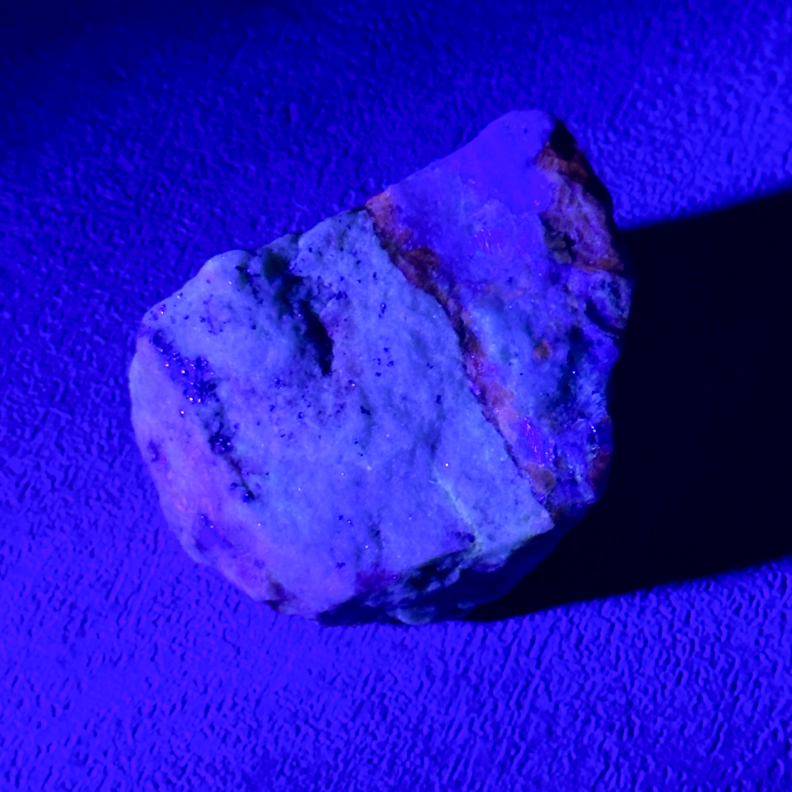 蛍光◎アフガナイト 原石73◇Afghanite◇ 天然石・鉱物