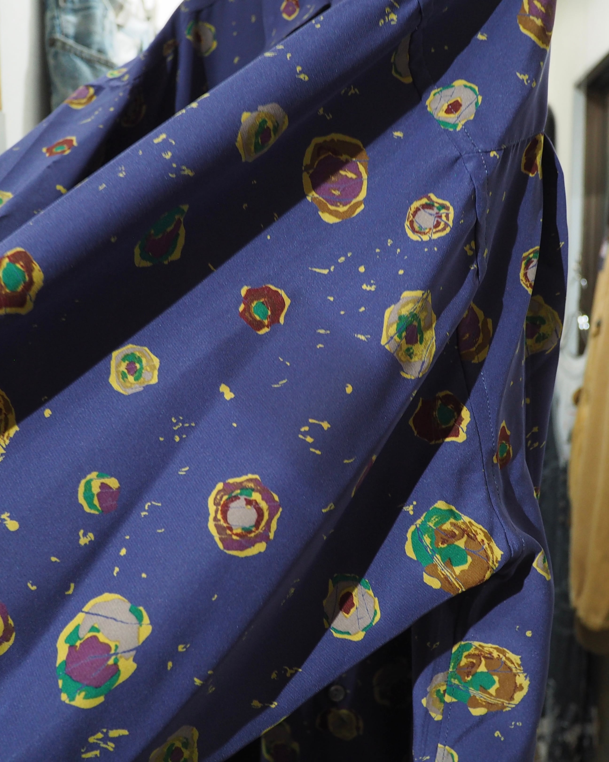 1990s Colorful Popcorn All Over Pattern Vintage Drape Shirt