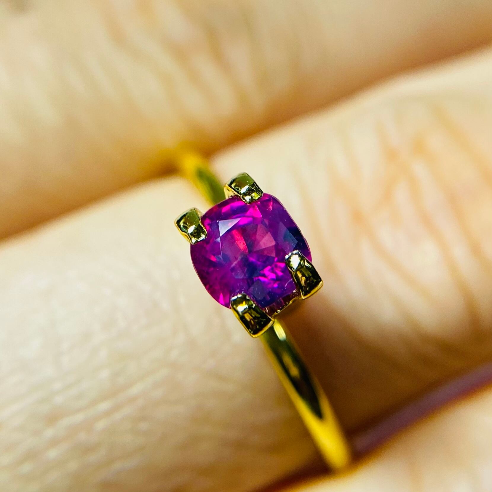 毒々しく美しく　ピンクサファイア