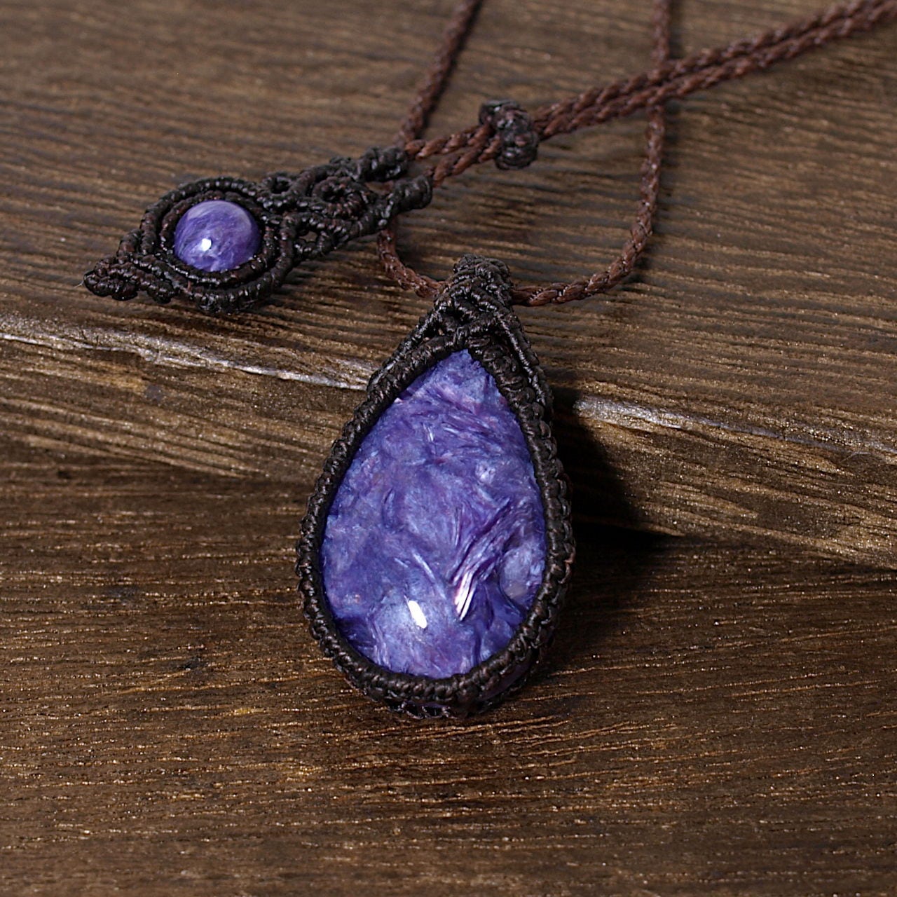 一点物】チャロアイトのドロップルースを包んだマクラメネックレスNo