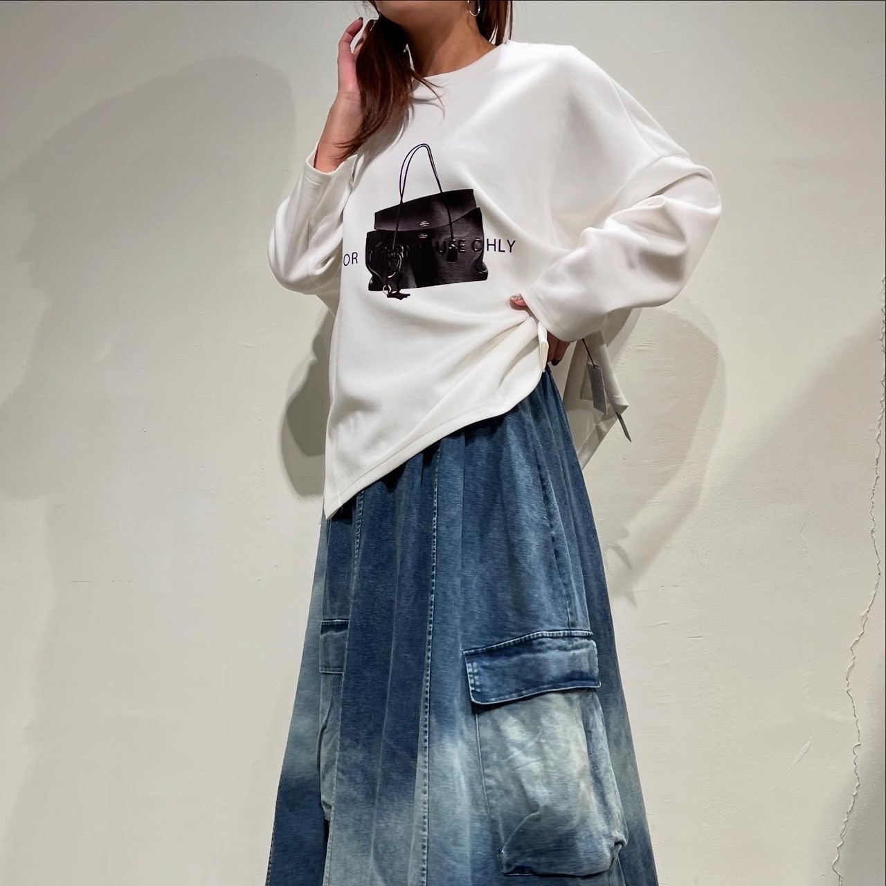 ポリーヌブロー   バッグロゴ長袖TOPS